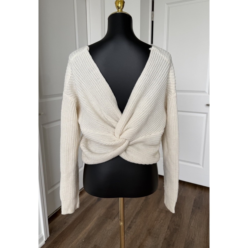 Women's White V-neck knit Pullover sweater With Open Back. Size Medium - Picture 2 of 4